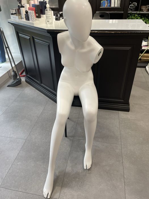 Manequim semi- novo , vendo manequim sentado  desmontavel