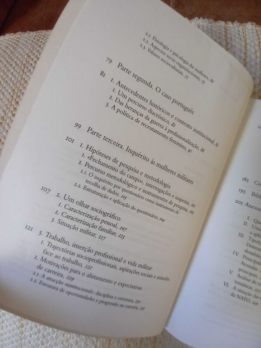 Mulheres nas Forças Armadas Portuguesas por Helena Carreira