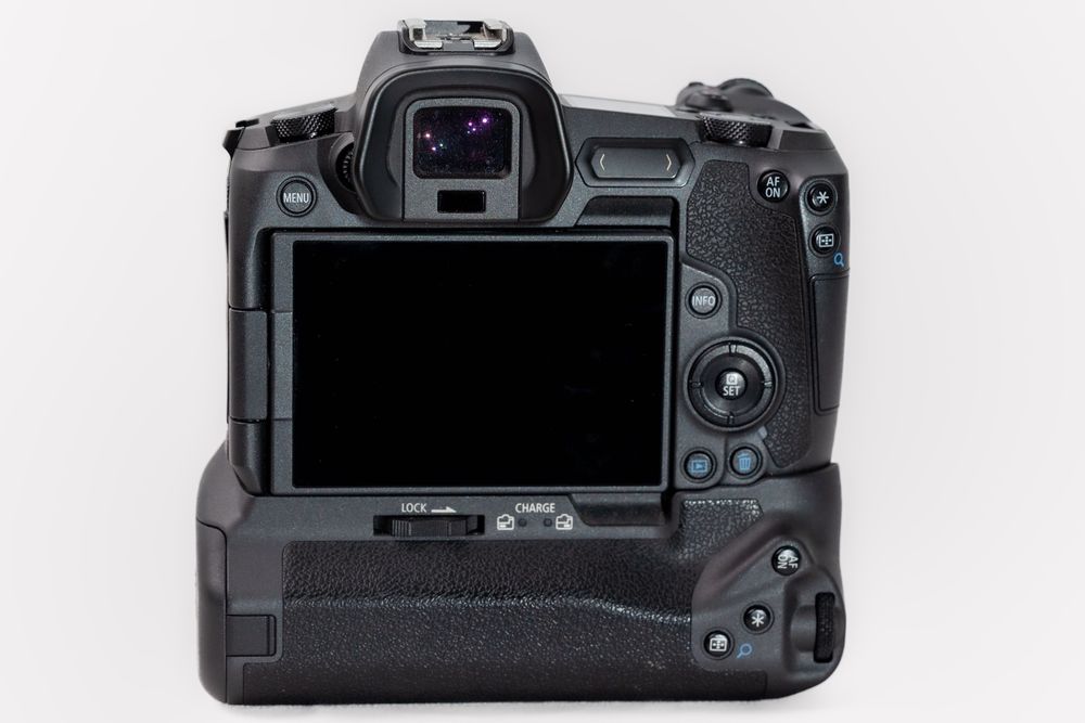 Canon EOS R em óptimo estado, como nova.
com Grip e 3 Baterias