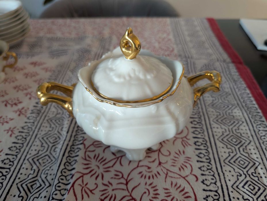 Serviço de Jantar Vintage Vista Alegre – Branco e Ouro
