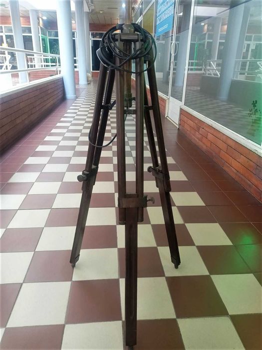 Candeeiro Pé Tripé