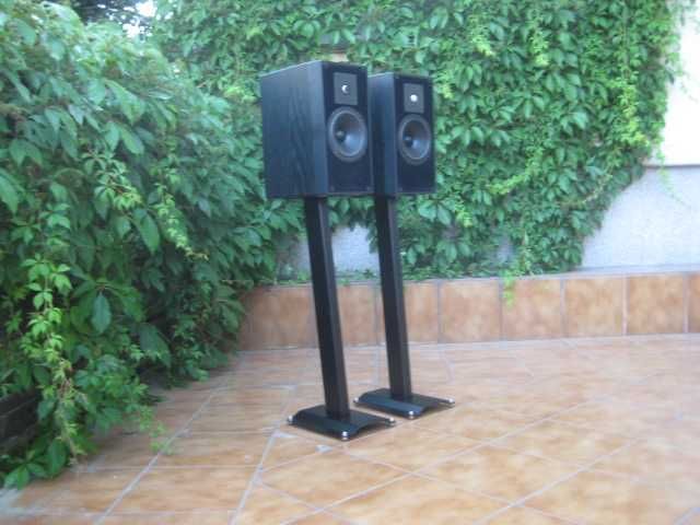 Stojaki standy podstawki pod kolumny wykonane ze stali