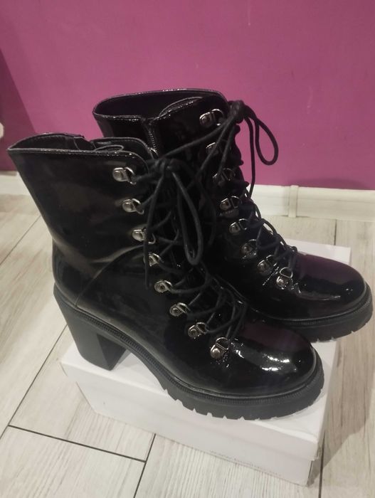 Buty botki kozaki lakierowane 40