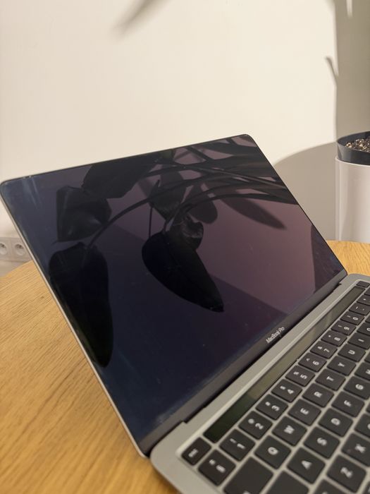 MacBook Pro 13” 2020 16 GB Intel