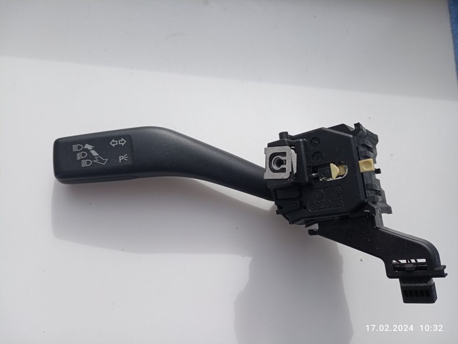 Переключатель подрулевой (повороты,свет) Skoda Octavia (04-13)/VW Golf