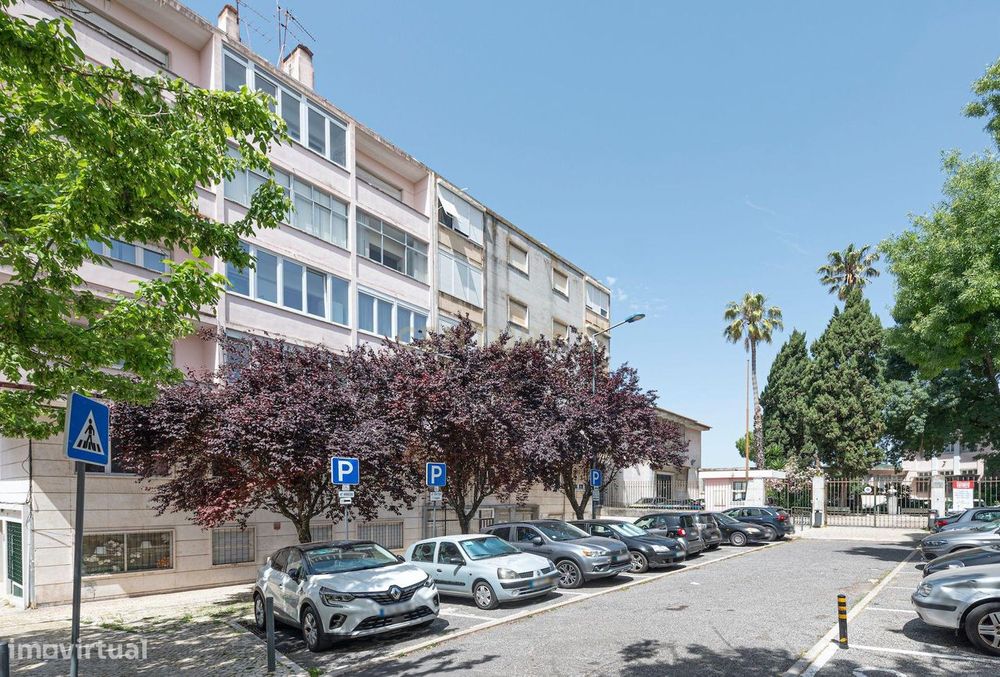 Apartamento T2 para Arrendamento - Campo de Ourique