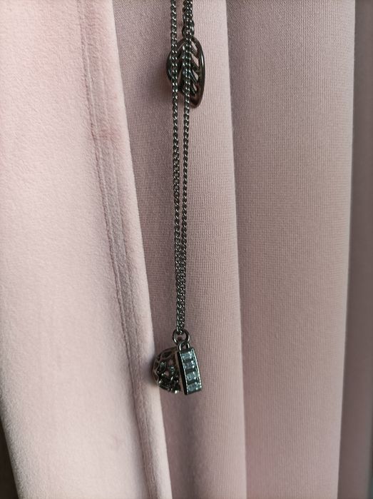 Bardzo długi naszyjnik