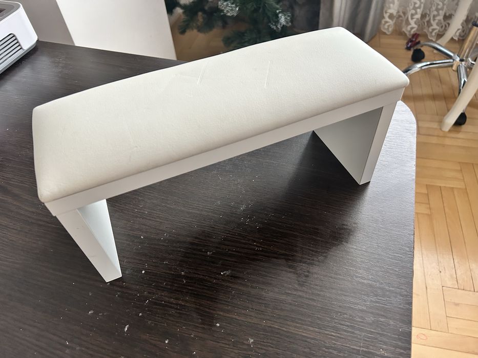 Продам манікюрний стіл,лампу,підлокотник