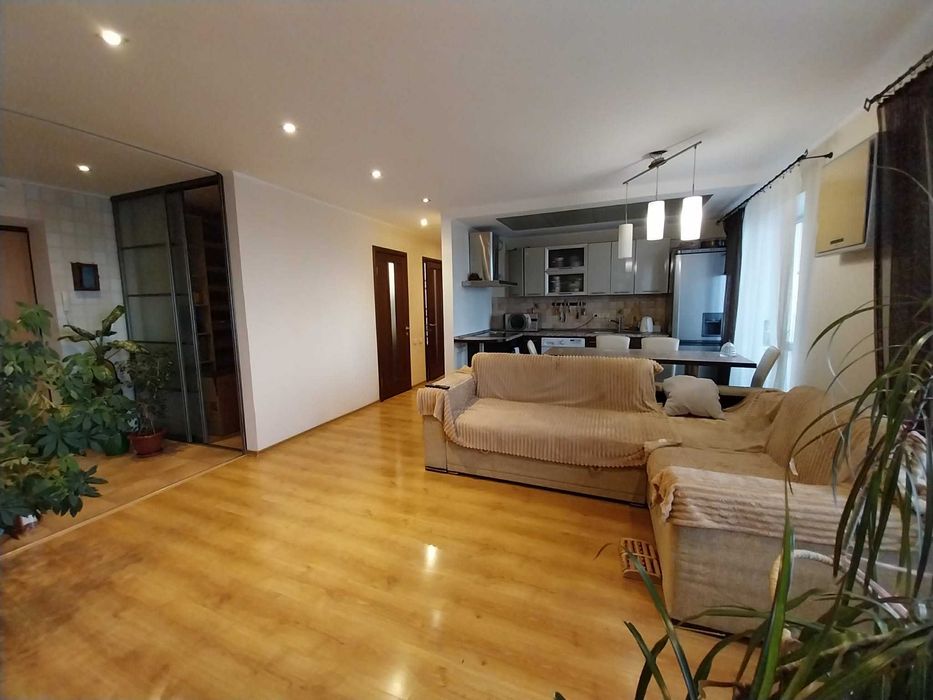 2к.квартира з великою кухнею