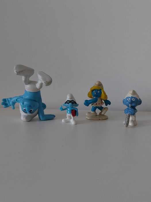 Cztery figurki Smerfy