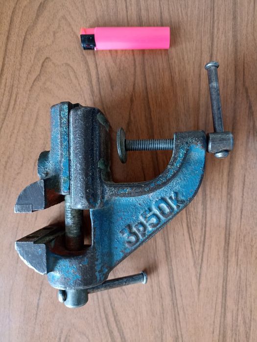 Настольные тиски ссср