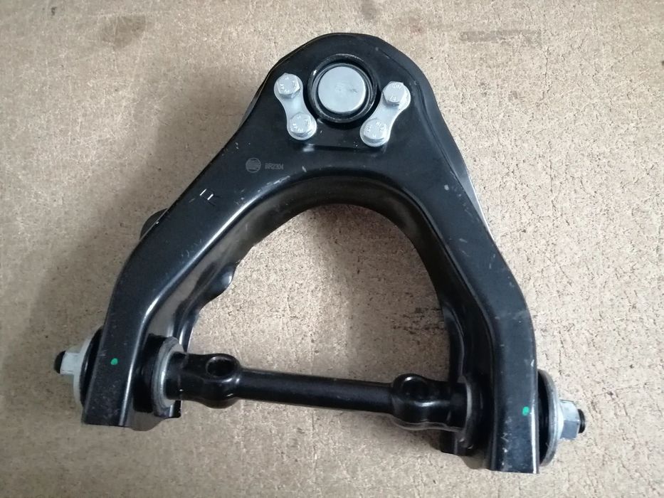 Braço Triangulo da suspensão Nissan Pickup D21 4WD Terrano I e II