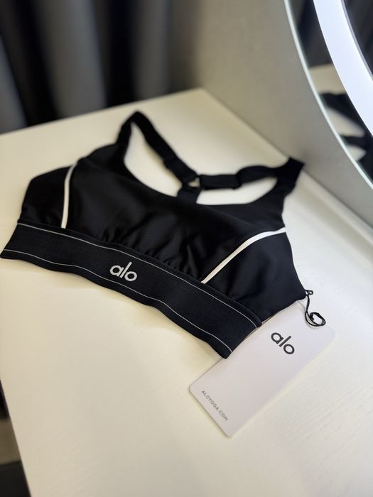 Топ жіночий alo yoga new
