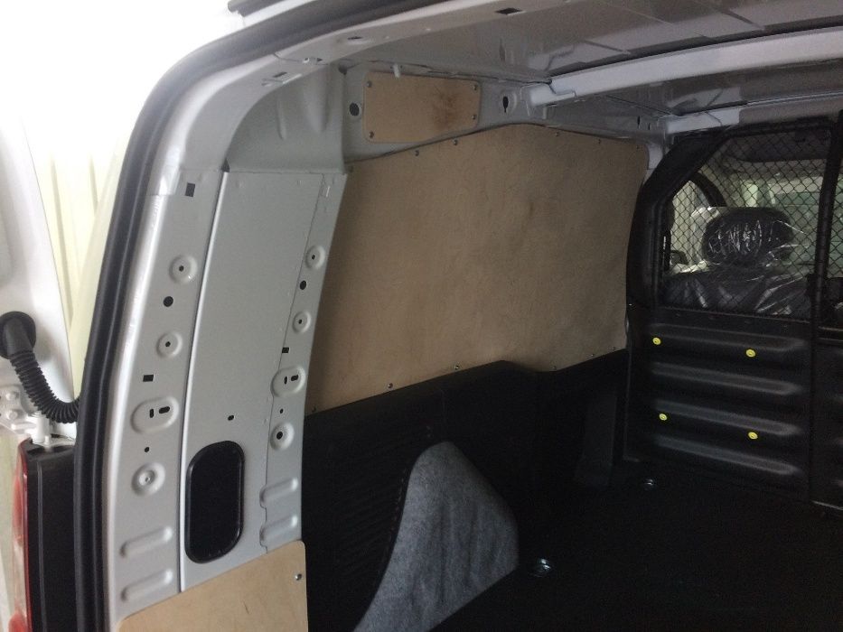 Citroen Berlingo L2H1 zabudowa przedziału ładunkowego