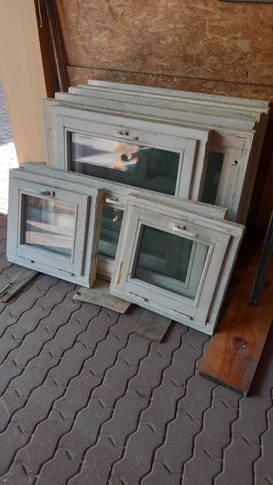 Okna i drzwi drewniane balkonowe trzyszybowe i dwuszybowe