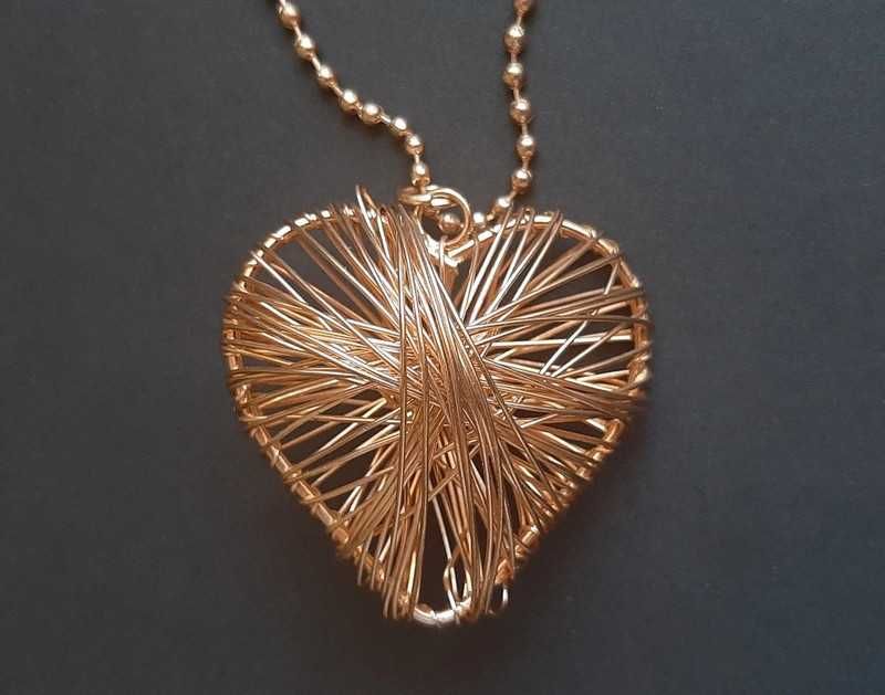 Stalowy naszyjnik z sercem