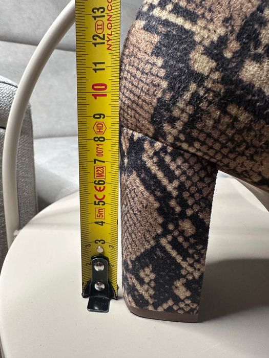 Botki na obcasie H&M wężowy wzór 8,5 cm – stan bdb