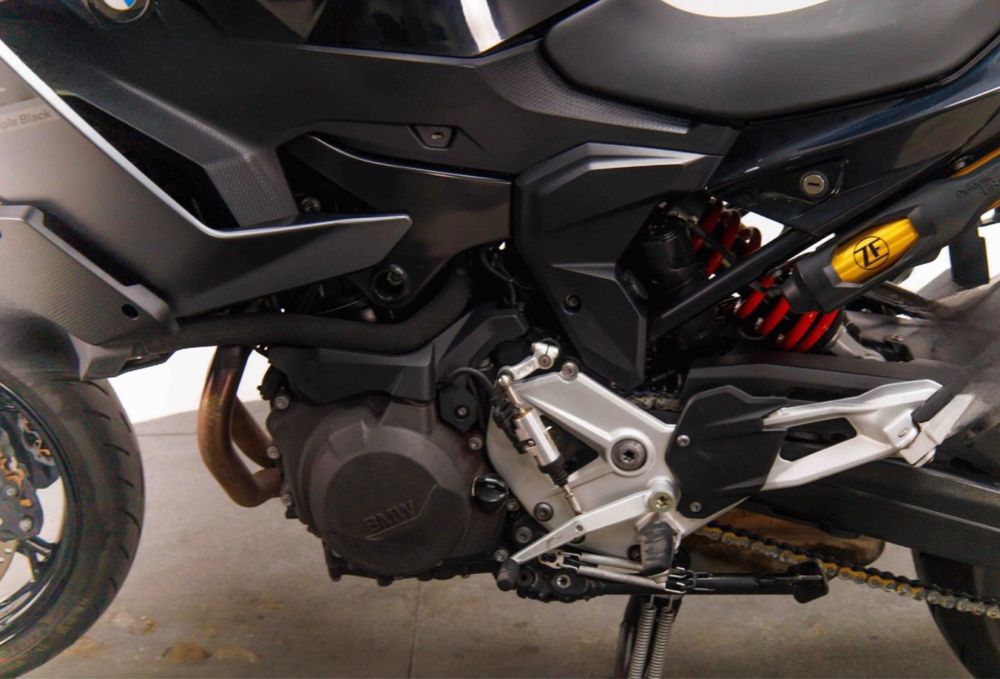 BMW F 900 XR TRIPLE BLACK (2025) – 105cv | TFT Dynamic | Punhos Aquecidos + Suportes
