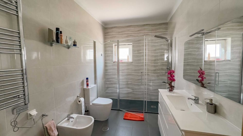 Moradia T6 Isolada Renovada, Boa Água - Qta Conde || 207m² área útil - Lote 528m²