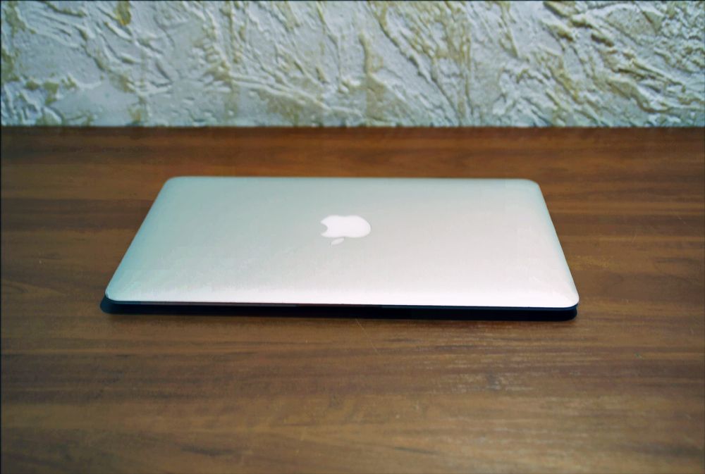 Macbook Air Mid 2012 A1465 emc 2558. Core i5 1.7Ghz, 4Gb, 128Ssd, 11.6