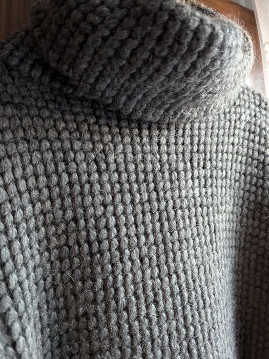 Szary sweter z golfem Laurella