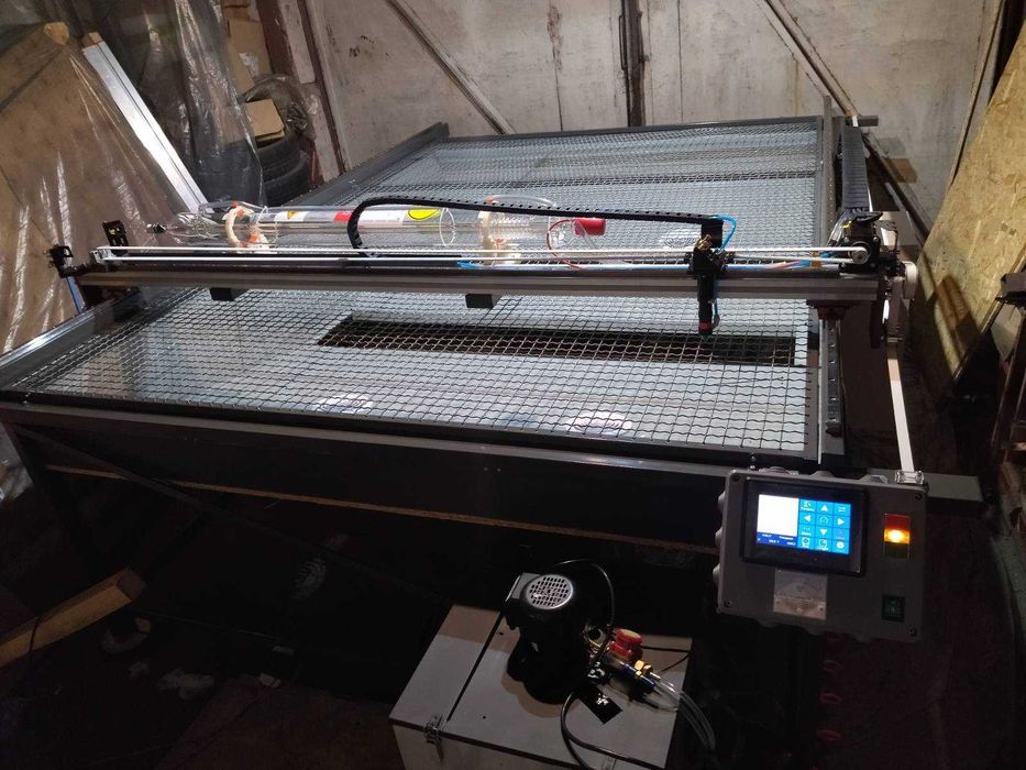 Лазерний станок CO2 із ЧПК/ВИРОБНИЦТВО