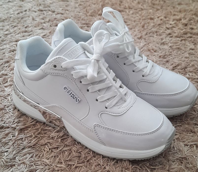 Sneakersy Guess białe