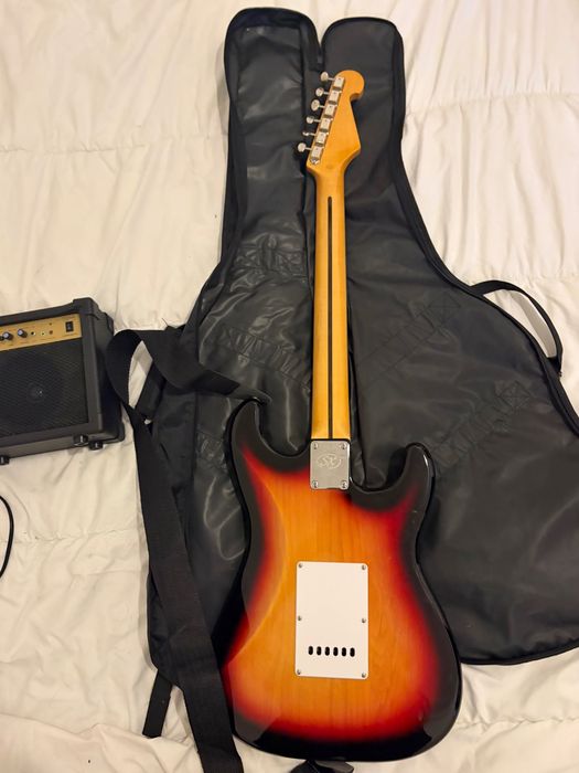 Guitarra Elétrica Canhoto + Amplificador + Capa – Excelente Estado