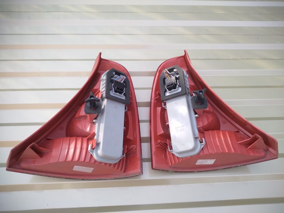 Lampa tylna prawa lewa cena za komplet Renault Clio II