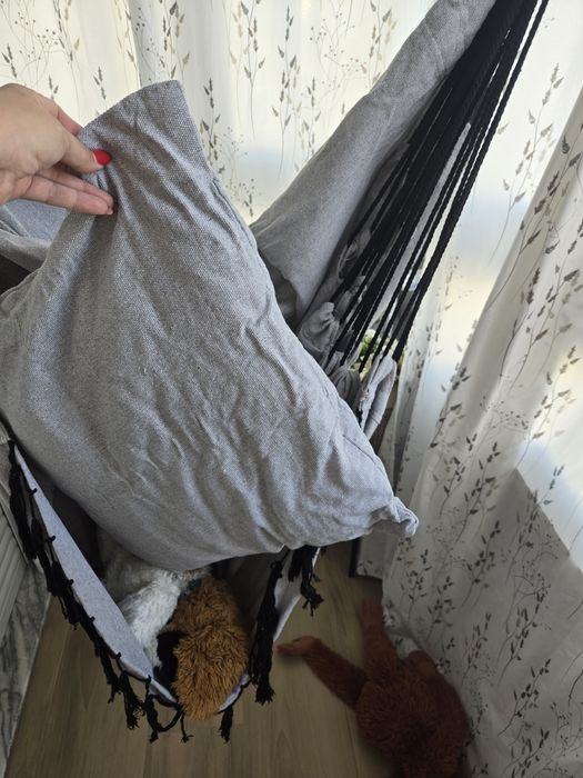 Cadeira baloiço tecido com almofada e barra de suporte