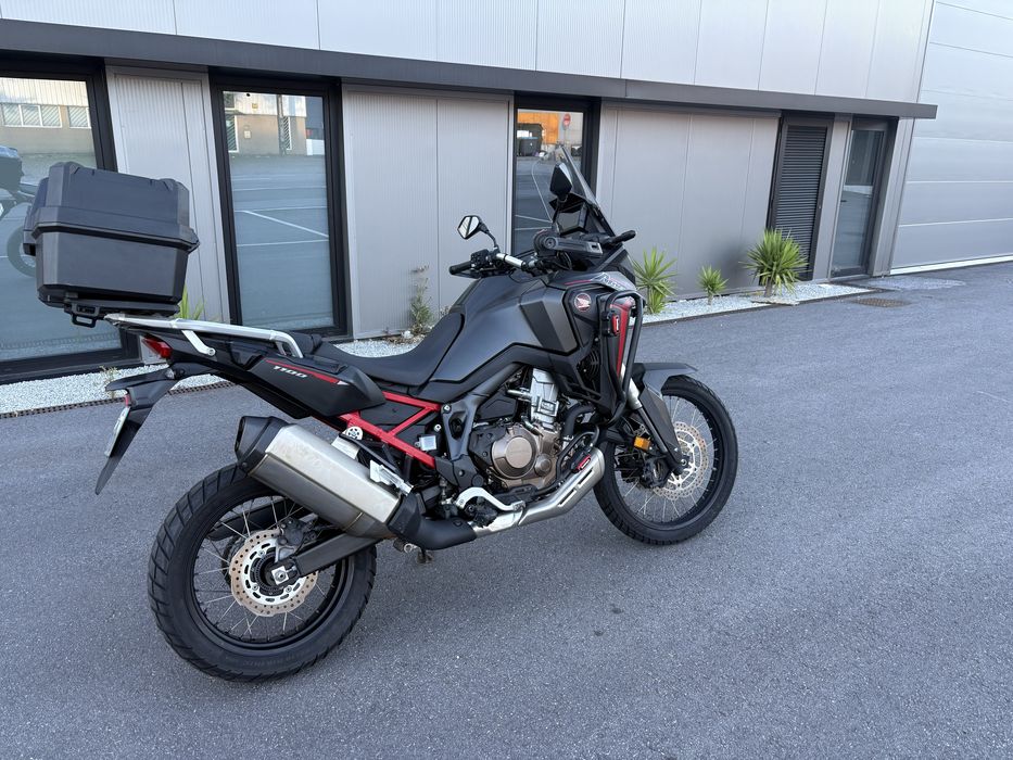 Honda Africa Twin 1100 ( aceito retomas )