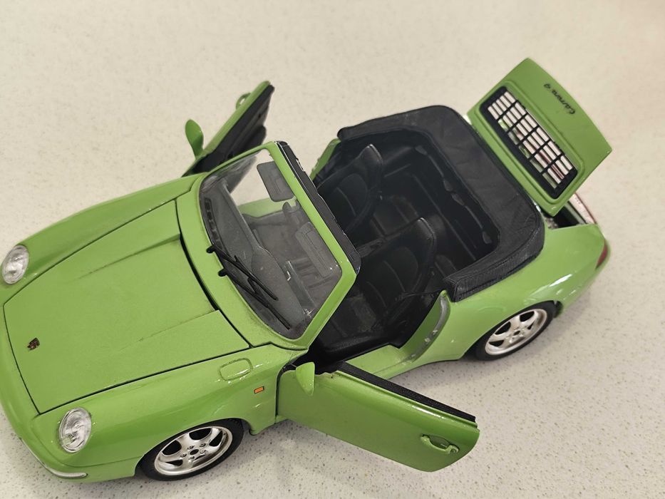 1993 PORSCHE 911 Carrera 1/18 - Burago