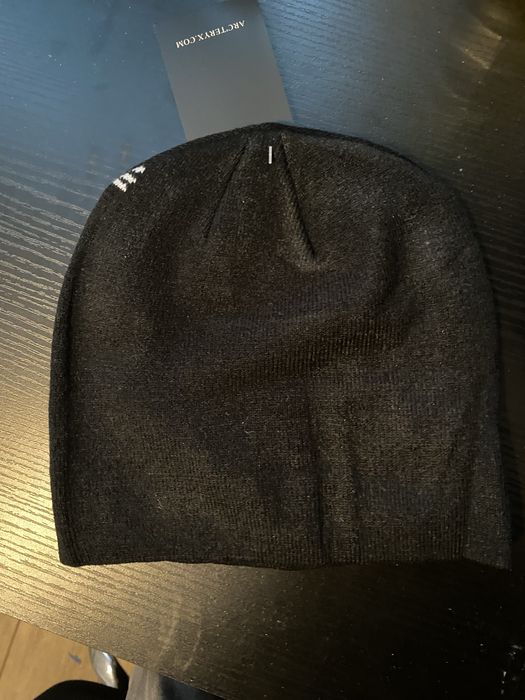 Czarna czapka arc’teryx