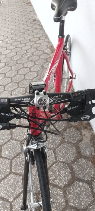 Bicicleta Híbrida: Alumínio + Forqueta Carbono + Acessórios Qualidade