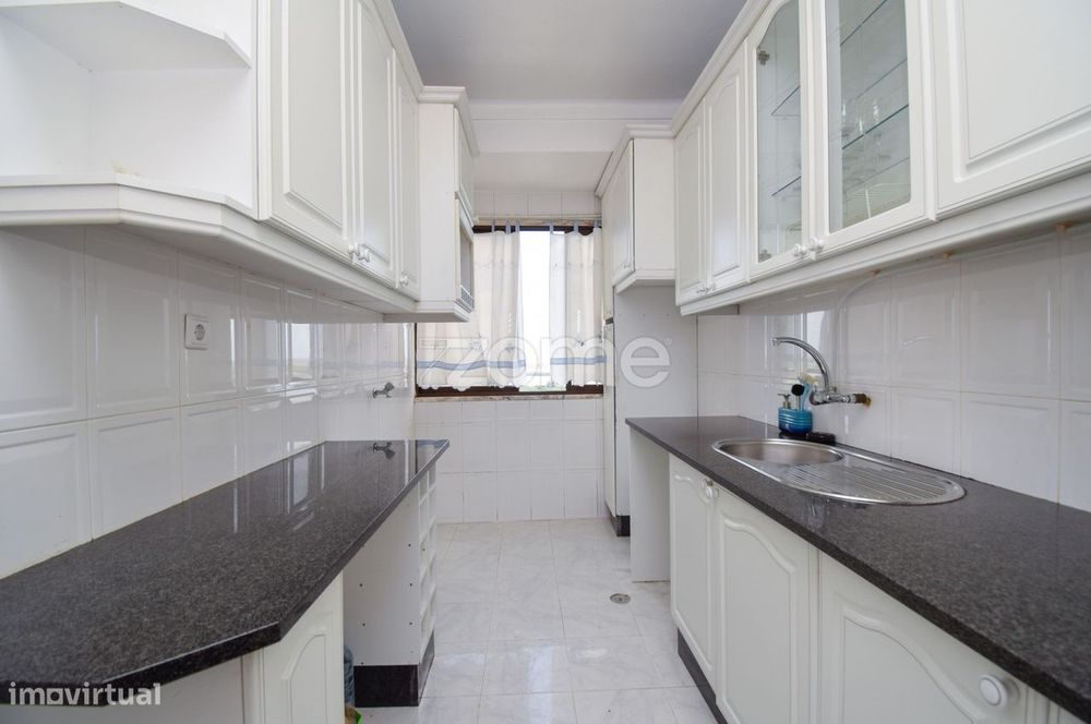 Apartamento T3 com Vista de Rio e Luz Natural | 9º Andar com Elevad...