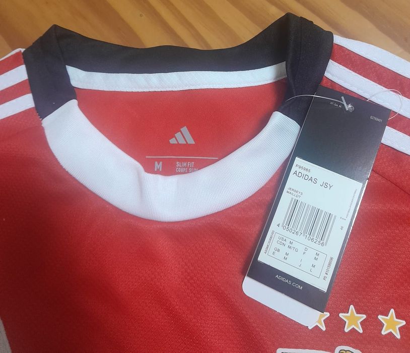 Camisa do Benfica 25/26 de ótima qualidade ainda com etiqueta
