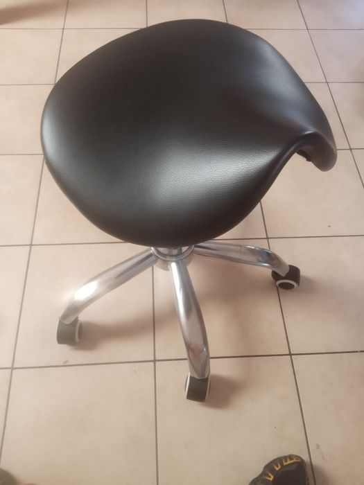 Kezesło kosmetyczne fryzjerskie