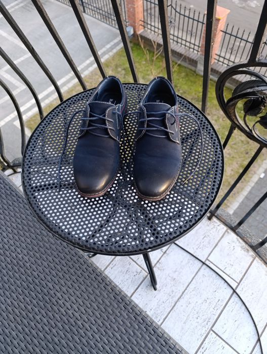 Modne skórzane buty bardzo dobrej jakości,