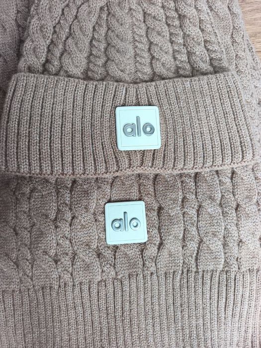 Beżowy zestaw Alo Yoga