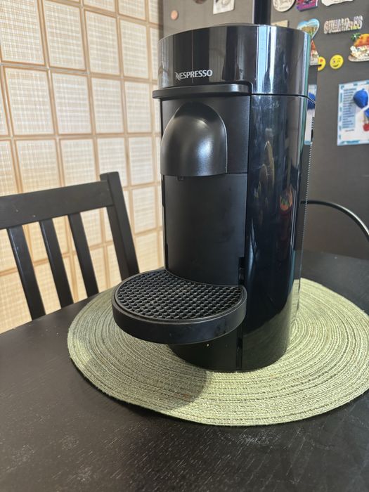 Maquina cafe nespresso vertuo plus