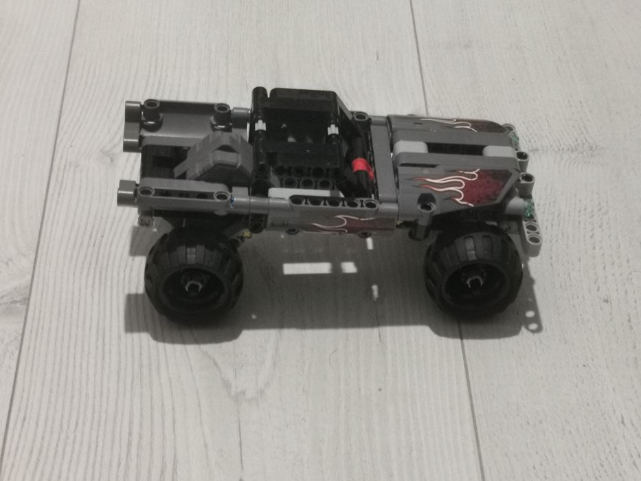 Zestaw LEGO® Technic 42090 Monster truck złoczyńców