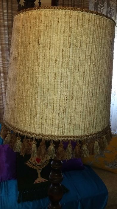 Candeeiro de Pé Alto em Madeira Torneado BB