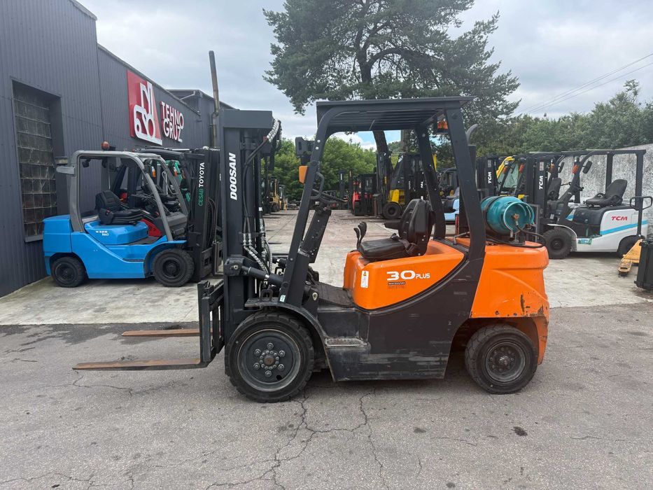 Навантажувач вилковий Doosan G30GP Вагонник