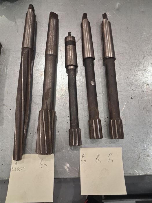 Rozwiertaki ręczne i stożek.