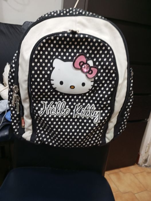 10€ mochila Hello Kitty original, entrego em Rio tinto ou envio CTT
