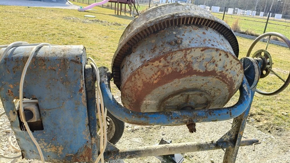 Sprzedam starą solidna betoniarkę