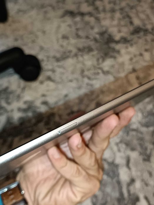 iPad Air usado sem marcas de uso, bloqueado