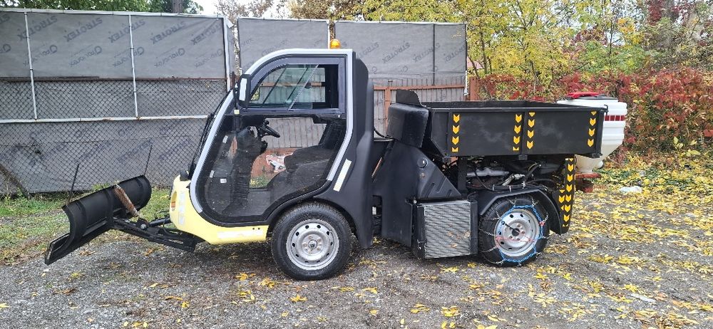 Pojazd karcher pług i posypywarka super stan transport