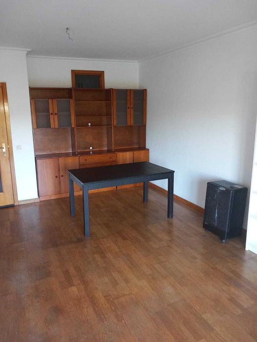 Arrendamento de apartamento T2+1 em Valadares