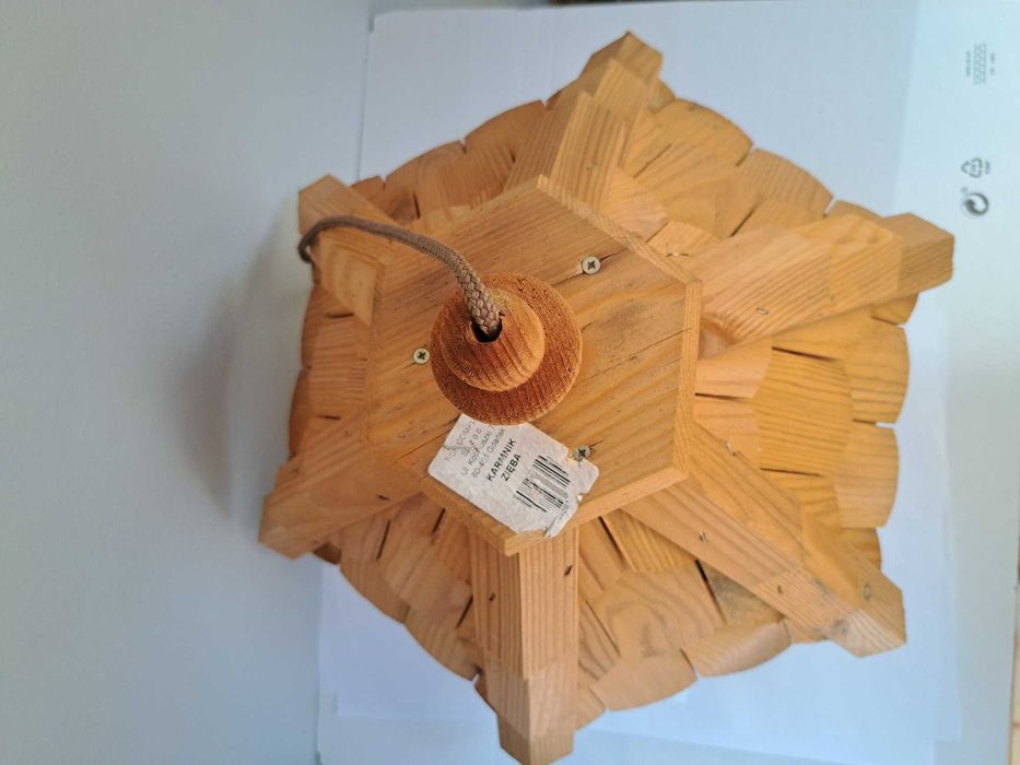 Karmnik drewniany solidny Zięba